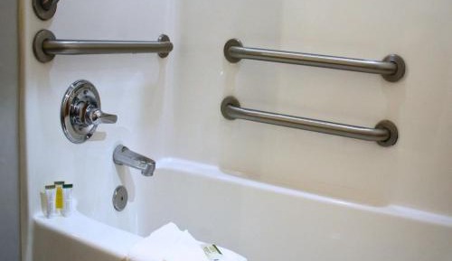 Queen Room with Mobility/Hearing Access - Non-Smoking