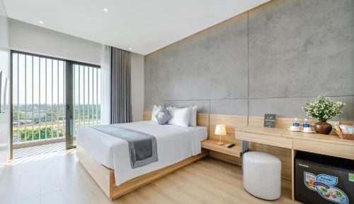 King Room with Pool View