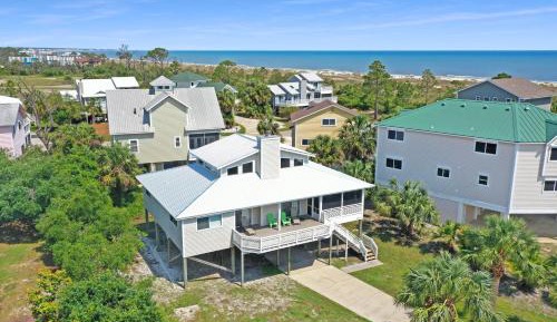 Three-Bedroom Holiday Home 