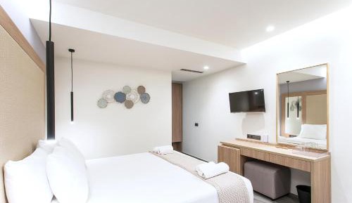 Deluxe Double or Twin Room with Pool Access
