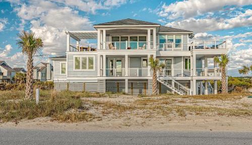 Four-Bedroom Holiday Home