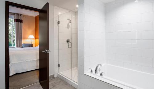 1 Bedroom Suite, 1 King, Sofa bed, Whirlpool