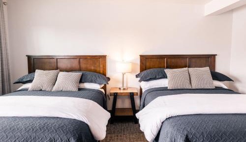 Deluxe Queen Suite