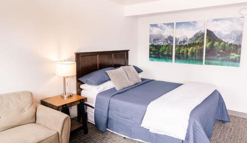 Deluxe Queen Suite