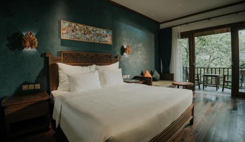 Premier Double Room with Mountain View and Balcony