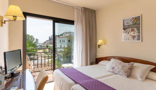 Double or Twin Room with Sea View