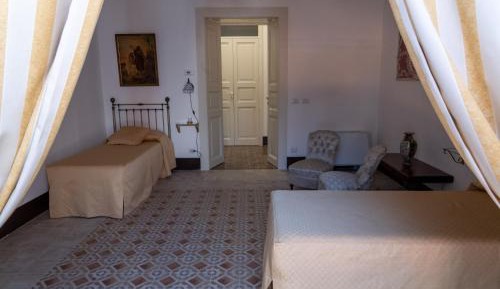 Twin Room with Private External Bathroom