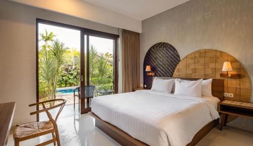 Deluxe Double or Twin Room with Pool View