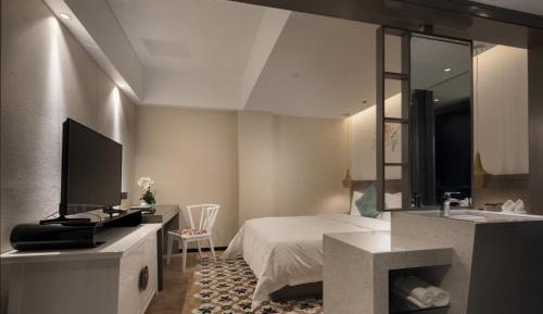 Business King Room