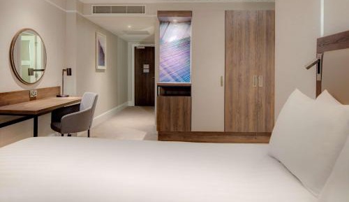Queen Room - Mobility Access