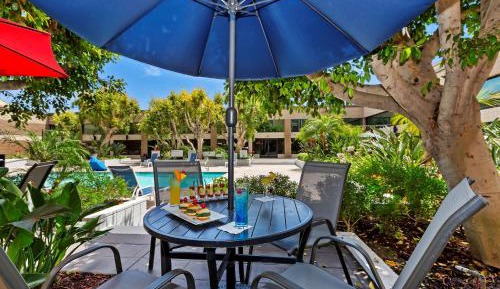 Poolside King Room with Patio