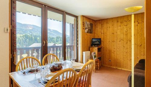 Apartment with Mountain View