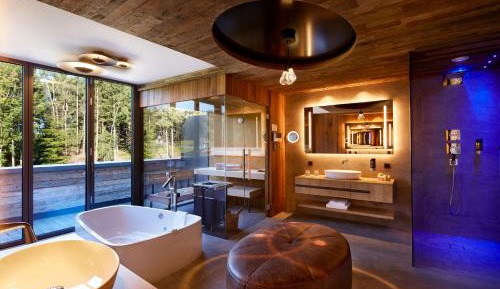 Deluxe Suite with Spa Bath
