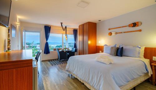 Deluxe Suite with Sea View