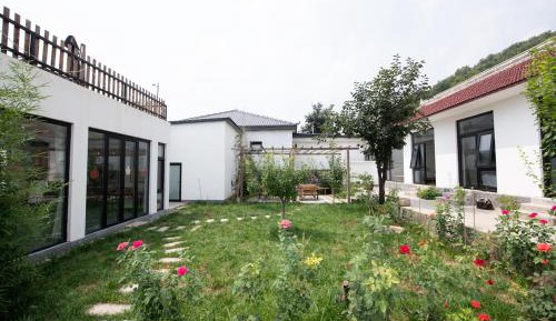 Villa with Garden View