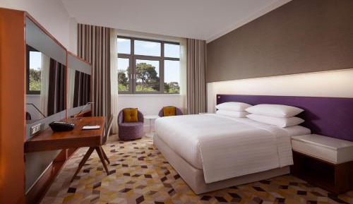 Guest room with 1 King, Garden view