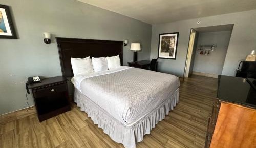 King Room - Non-Smoking