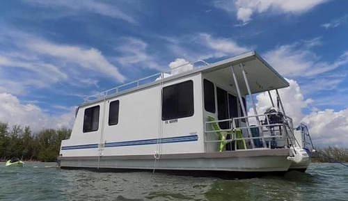 Houseboat Dockside