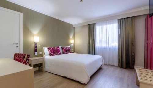 Double or Twin Room (2 Adults + 1 Child)