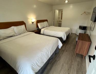 Two Queen Beds - Non-Smoking