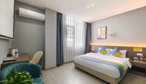 Deluxe Queen Room