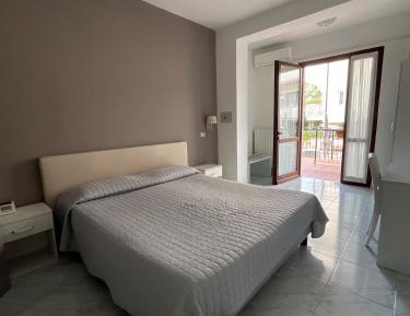 Comfort Double Room with Partial Lake View Dependence