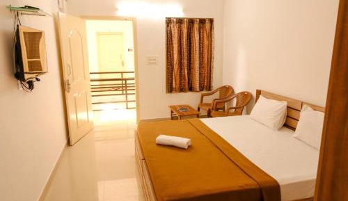 Deluxe Double Room (2 Adults + 1 Child)