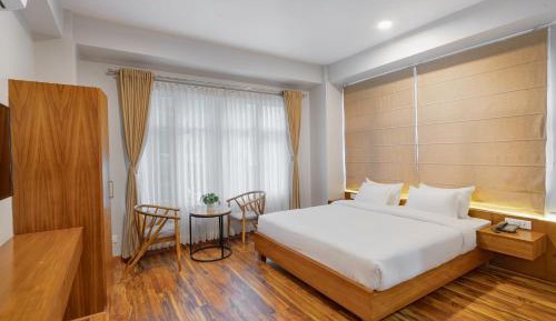 Deluxe Queen Room