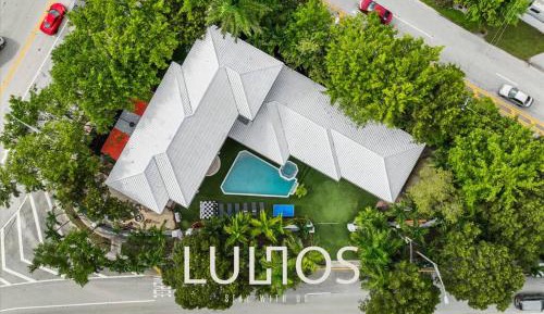 Seven-Bedroom House