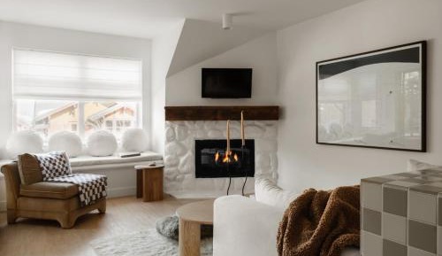Apartment with Mountain View