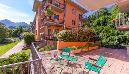 Apartment with Mountain View
