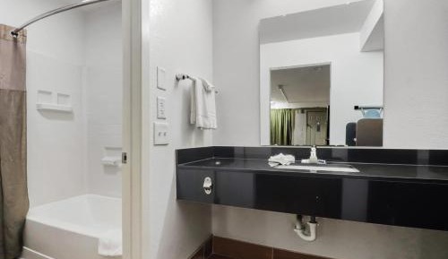 King Room - Disability Access - Non-Smoking