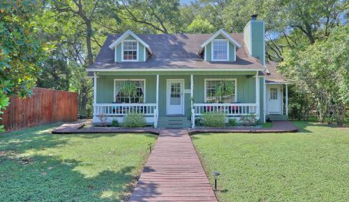 Three-Bedroom Holiday Home 