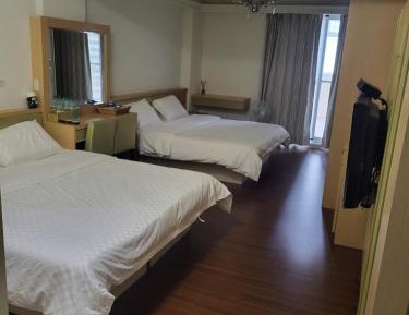 Quadruple Room with Private Bathroom