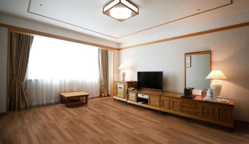 Korean-Style Family Room (4 Adults)
