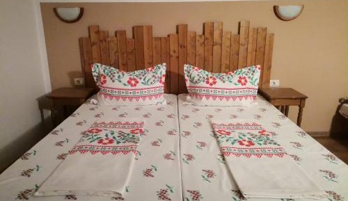 Triple Room with Shared Bathroom