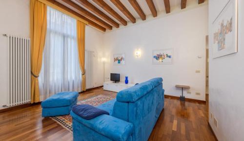 One-Bedroom Suite with Canal View