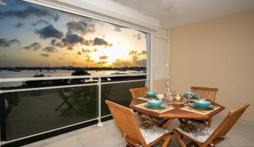 Apartment with Lake View