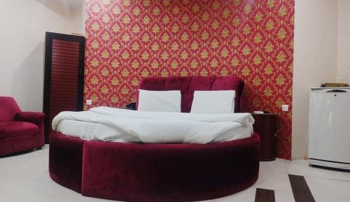 Deluxe King Suite