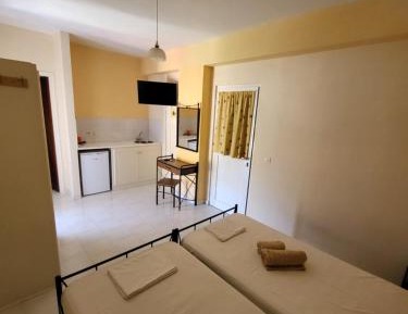 Studio (2 Adults)