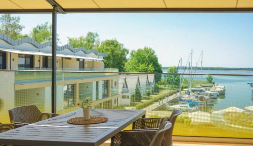 Suite with Lake View