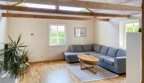 One-Bedroom Holiday Home