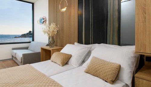 Deluxe Double or Twin Room with Sea View