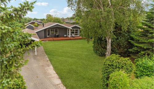 Three-Bedroom Holiday Home 