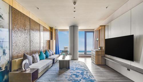 Premium King Suite with Balcony and Ocean View