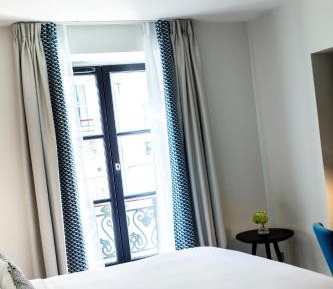 La Petite Queen Room