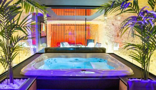 Suite with Hot Tub