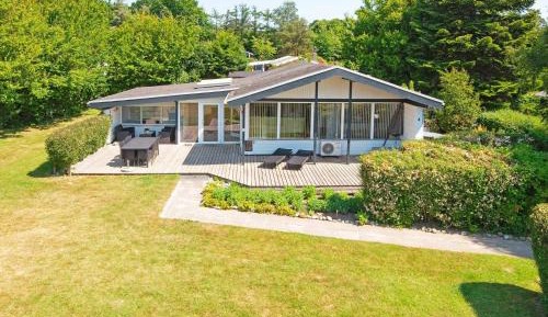 Three-Bedroom Holiday Home 