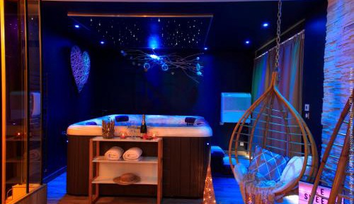 Suite with Hot Tub