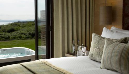 Retreat Suite with Hot Tub